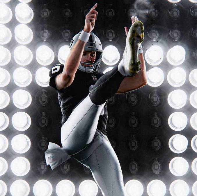 Los Raiders están cerca del debut (@Raiders)