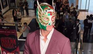 El Grande Americano salió con un traje muy mexicano en AAA (Especial)