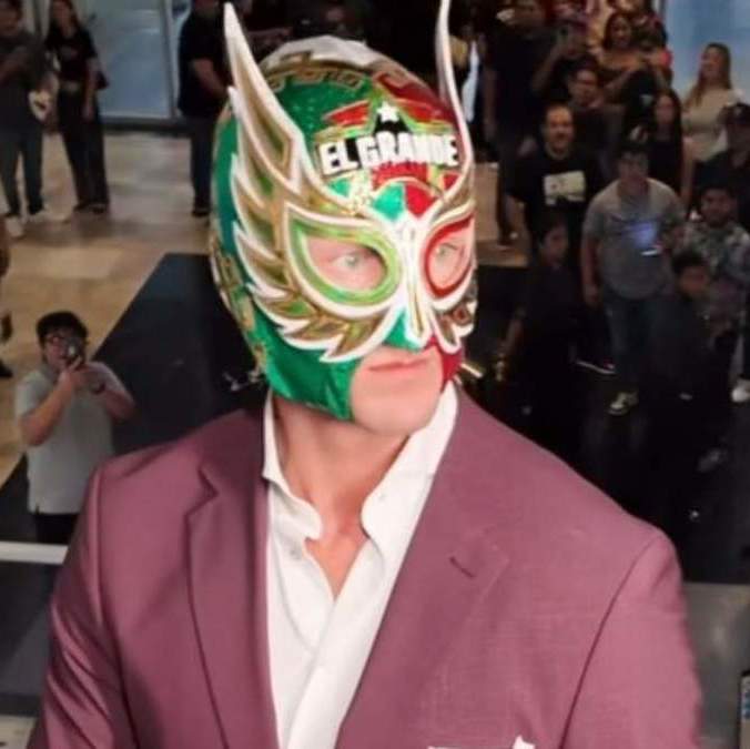 El Grande Americano salió con un traje muy mexicano en AAA (Especial)