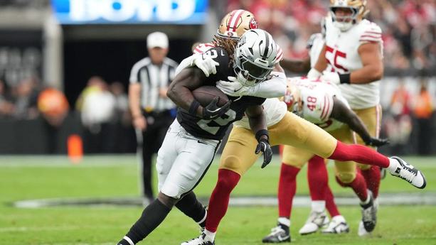 Raiders y 49ers están dejando un gran duelo de pretemporada (AFP)