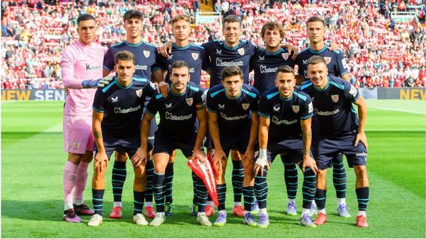 Alex Padilla fue titular con el Athletic Club ante Liverpool (X)