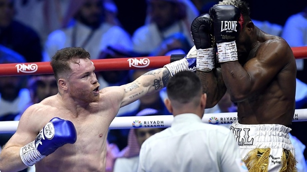Canelo Álvarez derrotó a William Scull en Arabia Saudita (EFE)