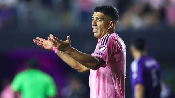 Luis Suárez escupió a un miembro del cuerpo técnico del Seattle (AFP)