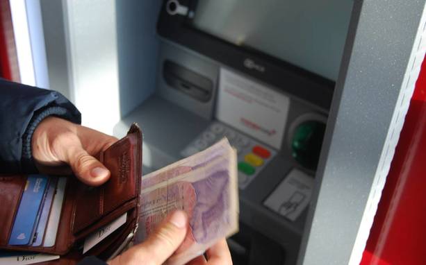 Todavía podrás hacer movimientos en los bancos este 24 de diciembre (Unsplas)