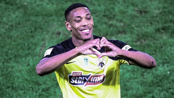 Anthony Martial festeja un gol con el AEK (Instagram @martial_9)