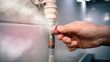 Sigue esta guía práctica para saber cómo actuar en una fuga de gas en casa. Foto: Canva