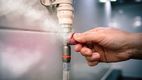 Sigue esta guía práctica para saber cómo actuar en una fuga de gas en casa. Foto: Canva
