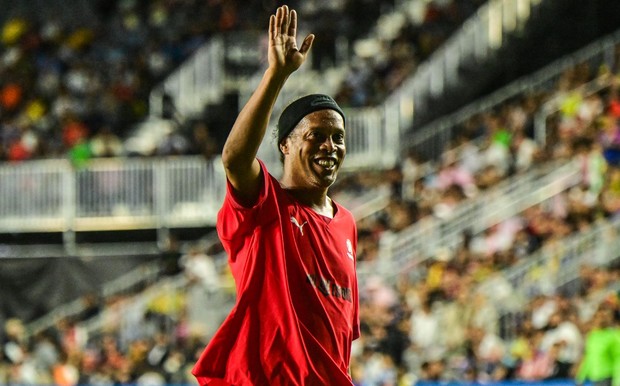 Ronaldinho en partido de Leyendas de la Conmebol (Foto: EFE)