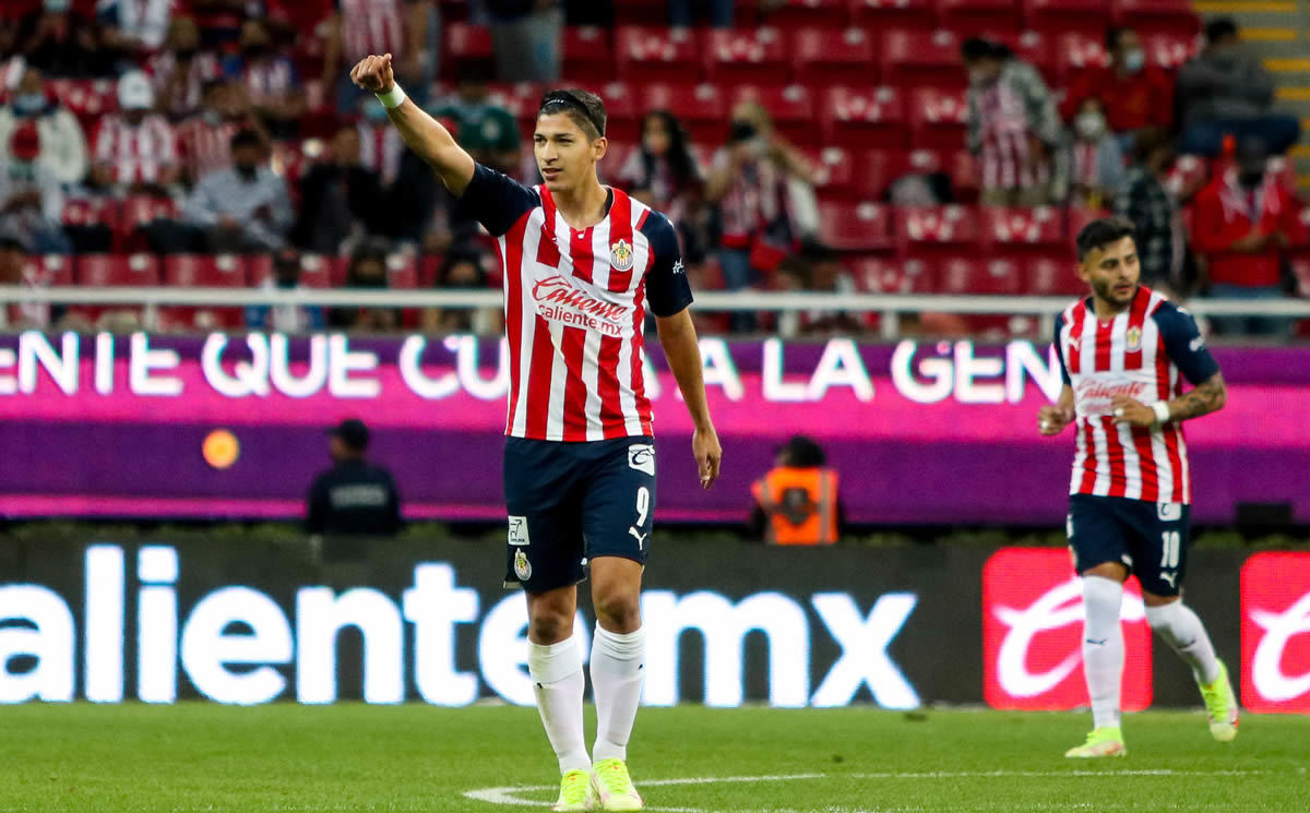 Ángel Zaldívar marcó el primero para Chivas. (Foto: Imago7)