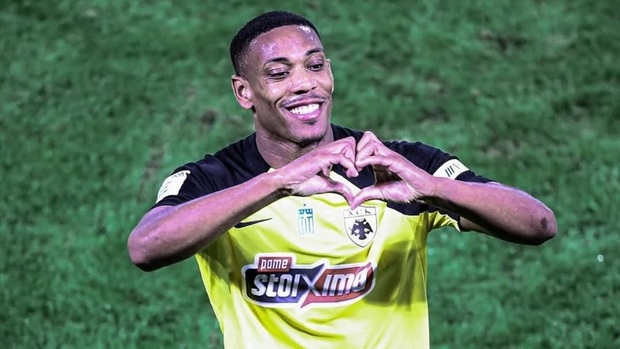 Anthony Martial festeja un gol con el AEK (Instagram @martial_9)