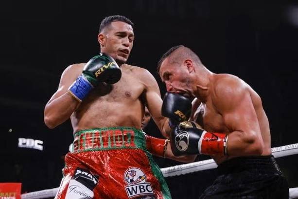 David Benavidez golpea a Lemieux (EFE)
