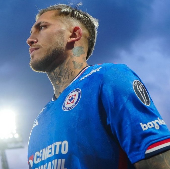 Gonzalo Piovi muestra su cariño a Cruz Azul (Imago7)