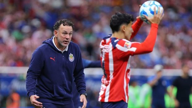 Milito seguirá al frente de Chivas. (Foto: Imago7)