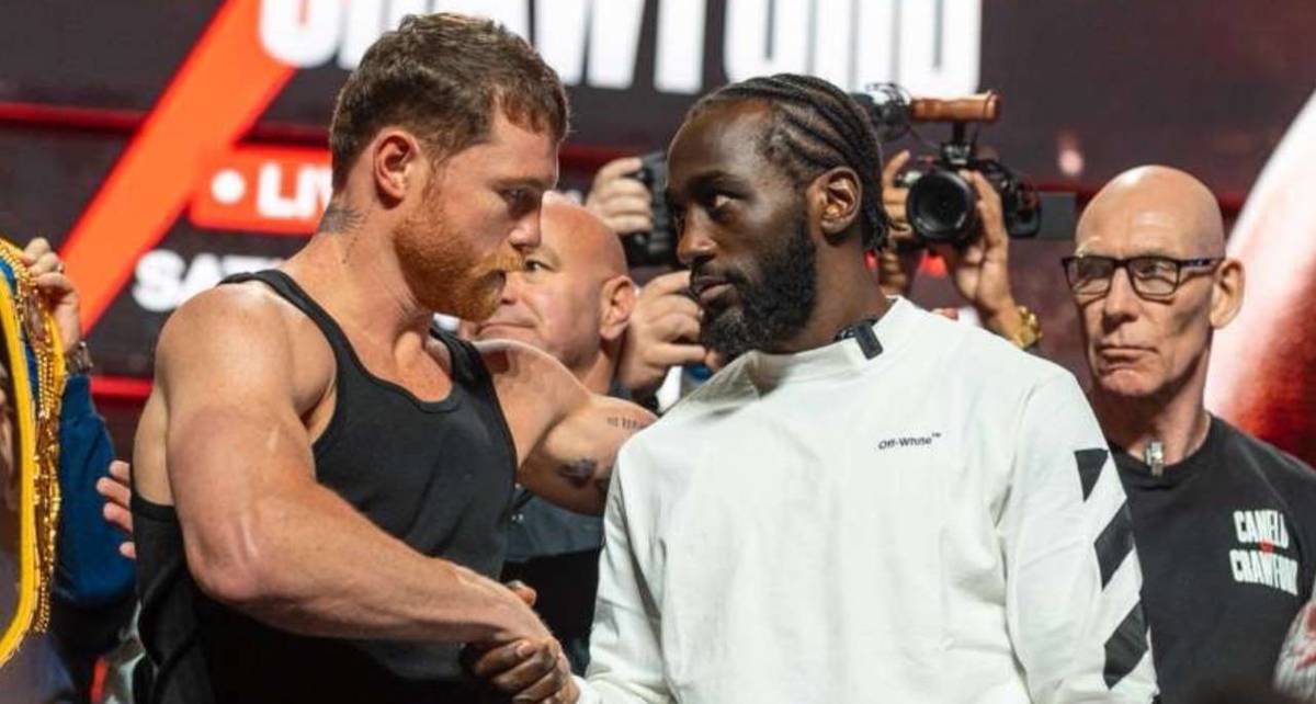 Terence Crawford y Canelo se dan la mano (@RiyadhSeason)