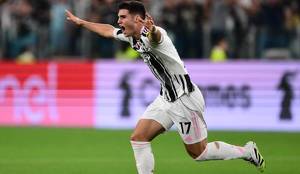 Adzic corre a festejar su golazo de la victoria (AFP)