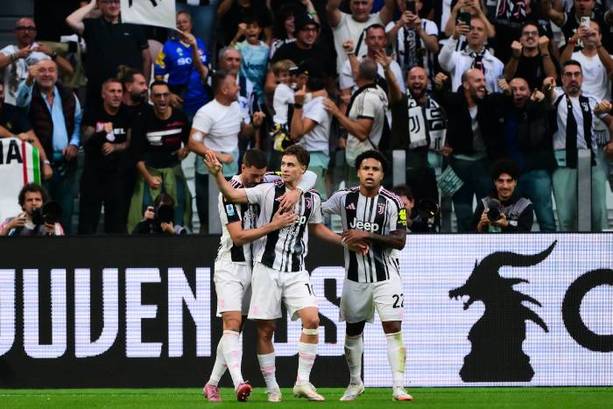 Festejo bianconeri ante sus fans (AFP)
