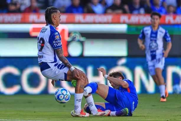 Jesús Orozco Chiquete se fue expulsado por esta entrada (Mexsport)