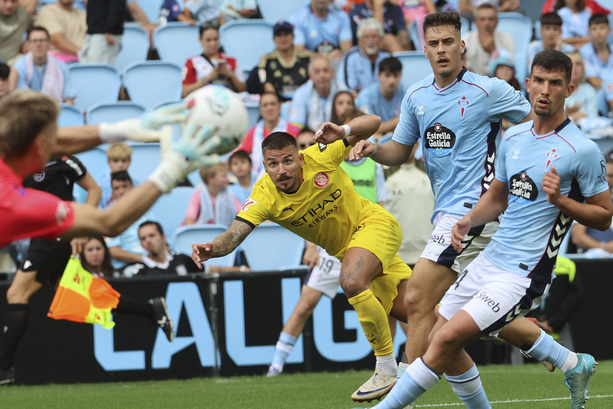 Celta de Vigo sigue sin triunfo, pero se mantiene alejado de la zona roja / EFE