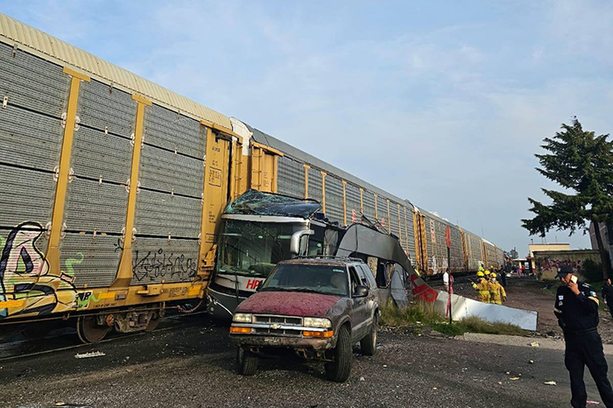 Choque de tren con camión en Atlacomulco / FGJEM