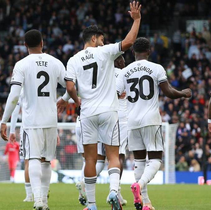Raúl Jiménez entró de cambio contra Leeds United (Reuters)