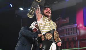 Rey Mysterio le colocó el título a Dominik Mysterio (WWE)