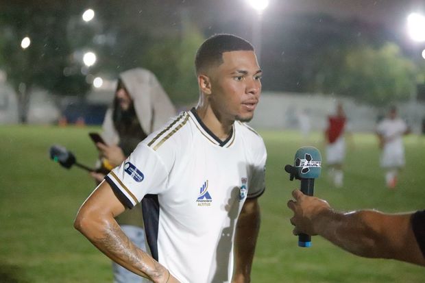 Adson Santos anotó doblete para empatar el partido. (Foto: @RealApodacaFC)