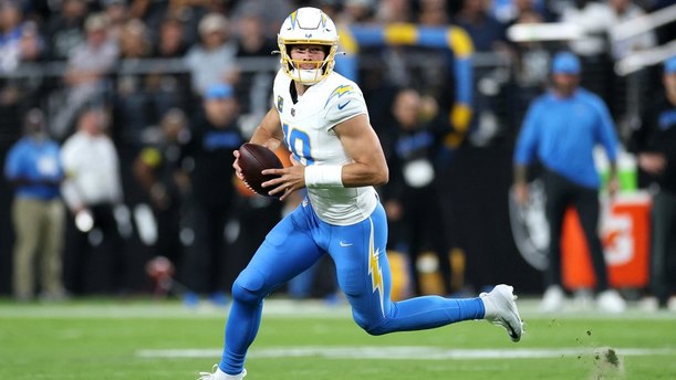 Chargers aprovechó un error de Smith para adelantarse (AFP)