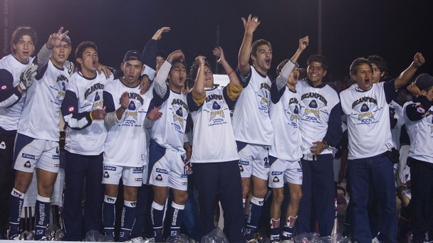Pumas celebra el título del Apertura 2004 (Mexsport)
