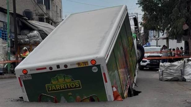 Se registra socavón en Iztapalapa / X: Gobierno CDMX