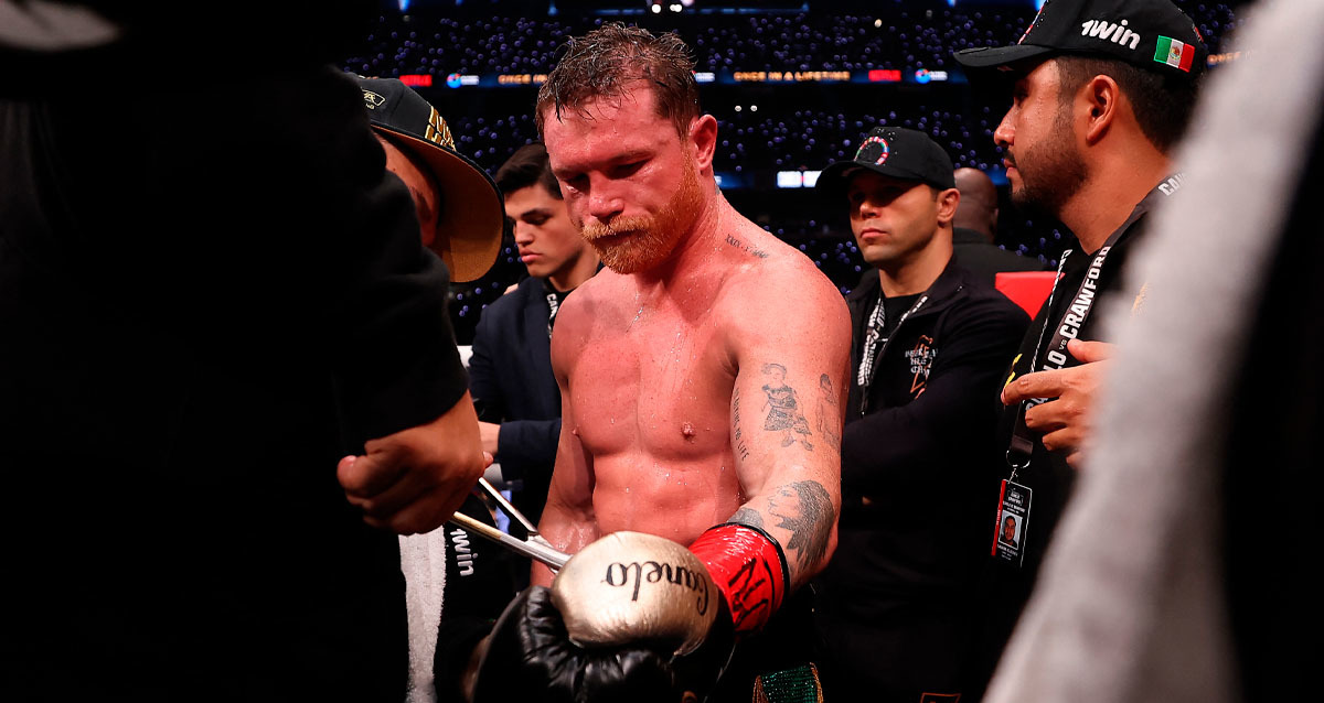 Canelo perdió su tercera pelea en su carrera el sábado, ante Crawford. (Foto: AFP)