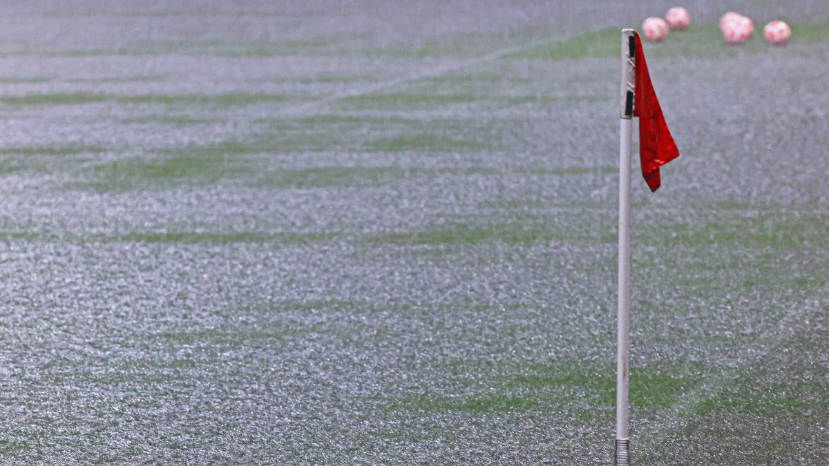 Estadio Akron previo al Chivas vs. Tigres y durante diluvio (Mexsport)