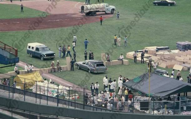 Vista general del campo después del terremoto del 85 (Fototeca Milenio)