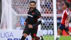 Alexis Vega aplicó la ley del ex a las Chivas en el Estadio Akron (Mexsport)