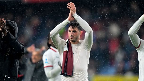 Santiago Gimenez, delantero mexicano del Milan (X: @Santgimenez_)
