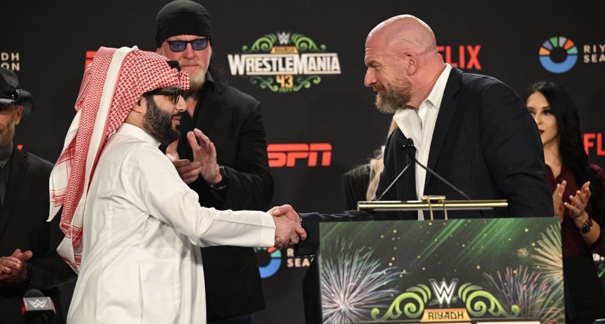 Triple H recibe muchos comentarios negativos tras anuncio de WrestleMania en Arabia