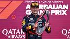 Max Verstappen presume su trofeo en Azerbaiyán (AFP)