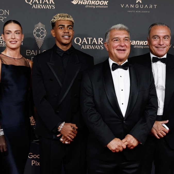 La delegación del Barcelona fue increpada a su salida del Balón de Oro (Reuters)