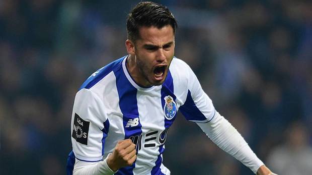 Diego Reyes festeja un gol con Porto (AFP)