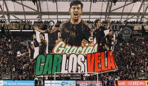 Tifo de Carlos Vela en las tribunas (@LAFC)
