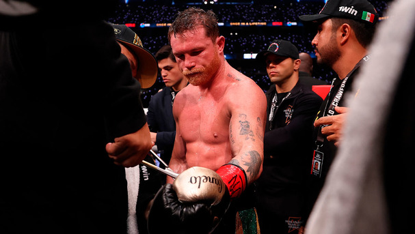 Canelo perdió su tercera pelea en su carrera el sábado, ante Crawford. (Foto: AFP)