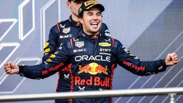 Checo Pérez celebra una victoria en F1 (Mexsport)