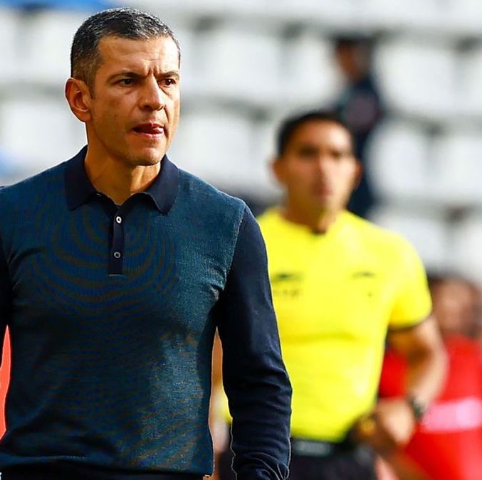 Jaime Lozano está en la cuerda floja. (Foto: Mexsport)