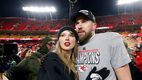 Un policía fue detenido por entrar ilegalmente a la casa de Travis Kelce | Foto: Billboard
