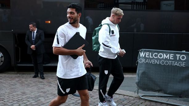 Raúl Jiménez a su llegada a Craven Cottage (Reuters)