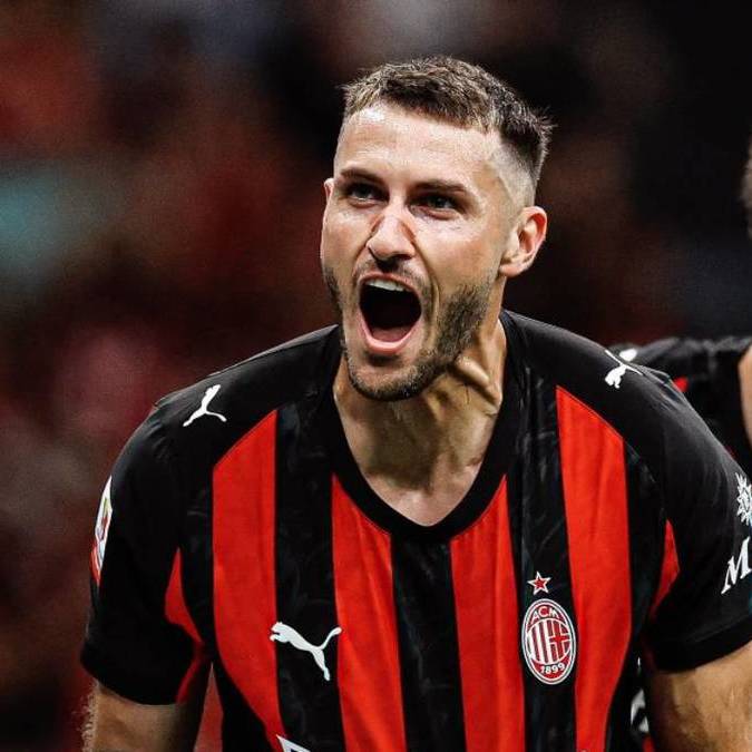Santi GImenez festeja su gol ante Lecce (@ACmilan)