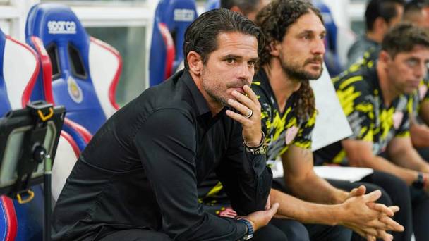 Fernando Gago, en el banquillo del Estadio Akron (Imago7)