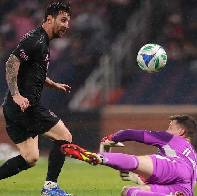 Fue un día más en la oficina de Lionel Messi (AFP)