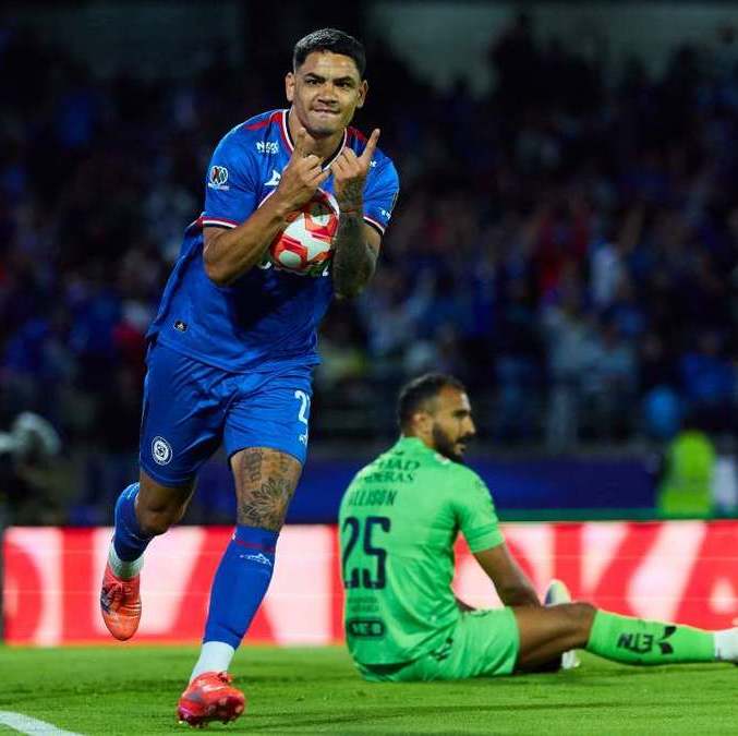 Toro Fernández anotó el segundo gol de la Máquina (Mexsport)