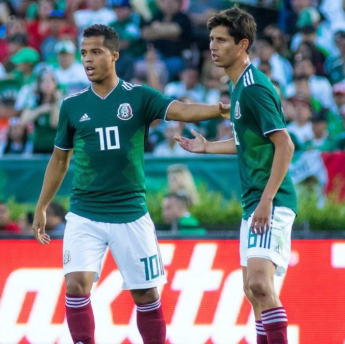 Giovani Dos Santos y Jürgen Damm en un encuentro de la Selección Mexicana (Imago7)