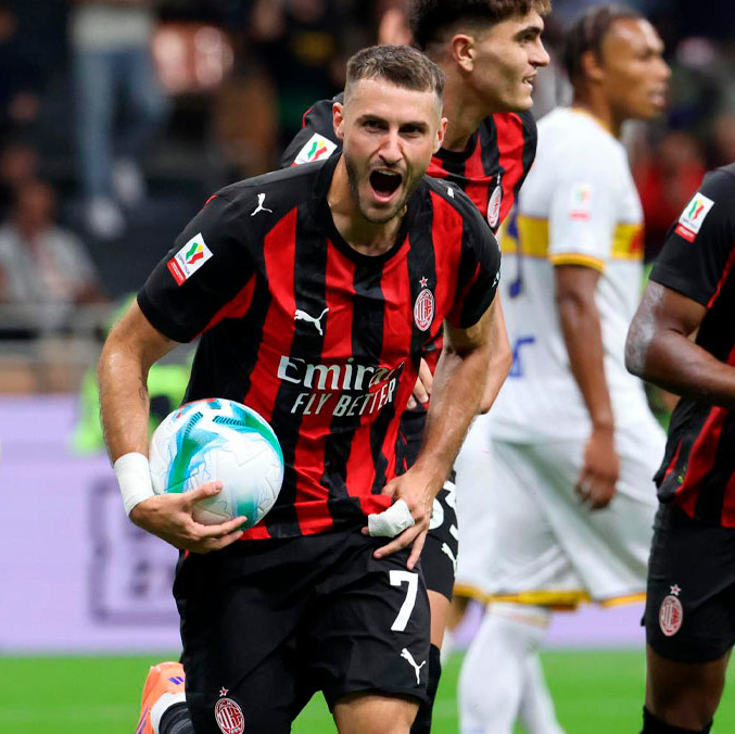Santiago Gimenez marcó gol ante Lecce. (Foto: EFE)